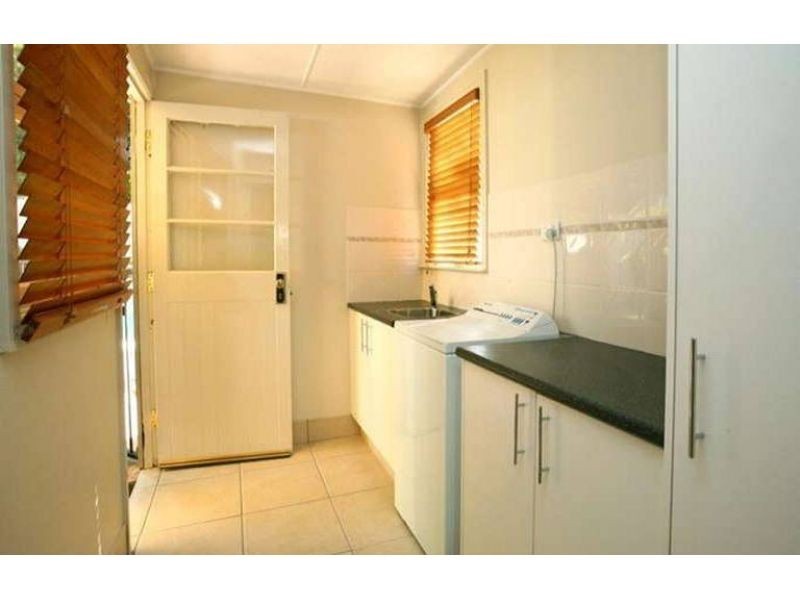 12 Geoffrey Avenue, Southport QLD 4215