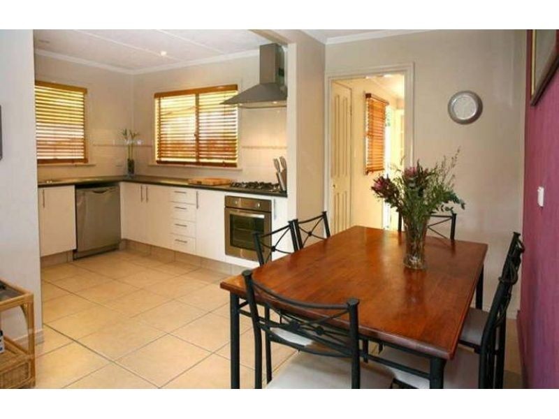 12 Geoffrey Avenue, Southport QLD 4215