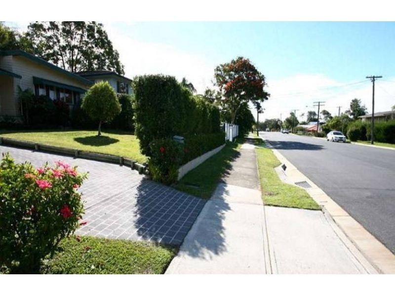 12 Geoffrey Avenue, Southport QLD 4215