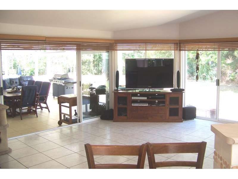 2 Alpinia Court, Albany Creek QLD 4035
