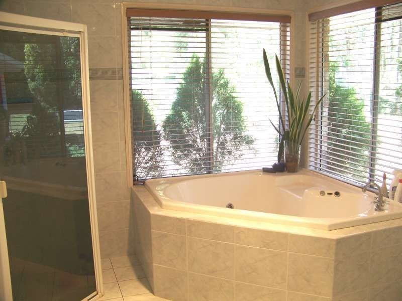 2 Alpinia Court, Albany Creek QLD 4035