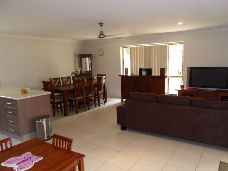 30 Hill End Avenue, Hillcrest QLD 4118