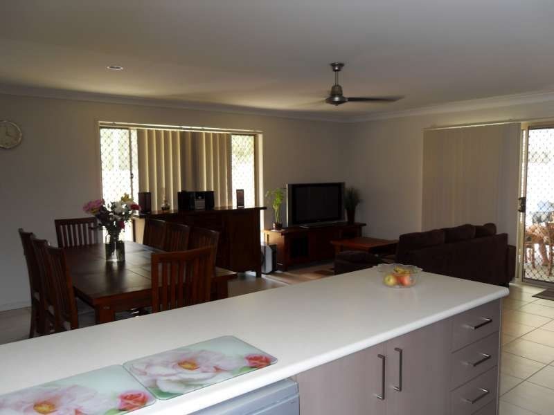 30 Hill End Avenue, Hillcrest QLD 4118