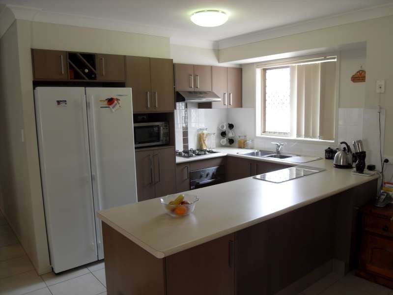 30 Hill End Avenue, Hillcrest QLD 4118