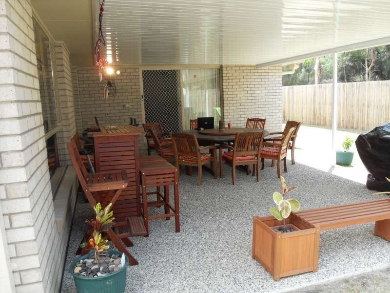 30 Hill End Avenue, Hillcrest QLD 4118