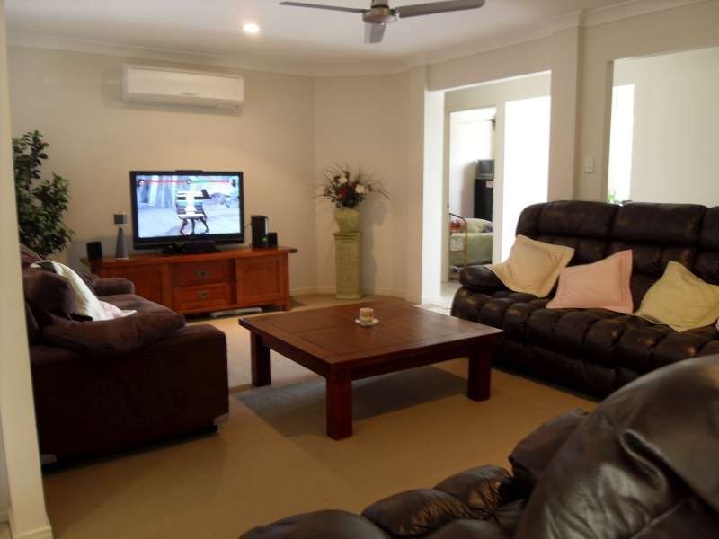 30 Hill End Avenue, Hillcrest QLD 4118