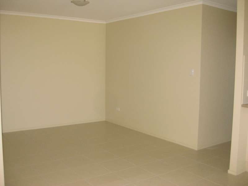 1/2 Eve Court, Kallangur QLD 4503