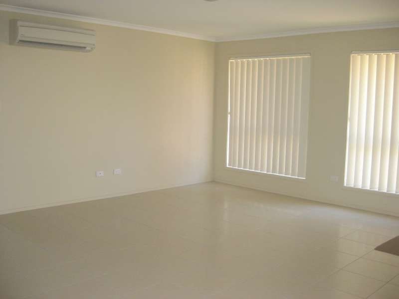 1/2 Eve Court, Kallangur QLD 4503