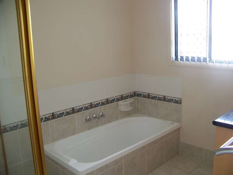 80 College Road, Karana Downs QLD 4306