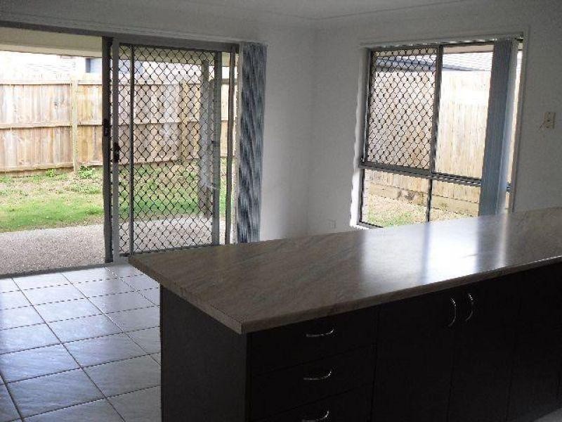 28 Stoneleigh Way, Holmview QLD 4207