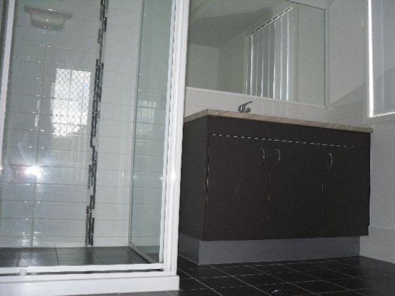 28 Stoneleigh Way, Holmview QLD 4207