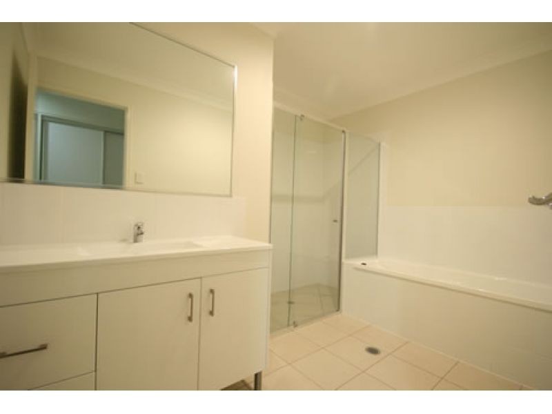 1, 43 Diane Parade, Kallangur QLD 4503