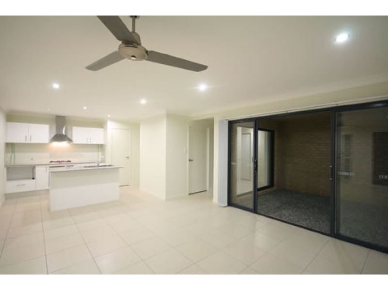 1, 43 Diane Parade, Kallangur QLD 4503