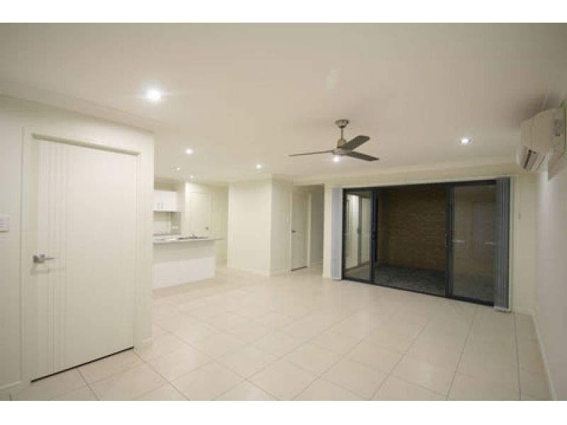 1, 43 Diane Parade, Kallangur QLD 4503