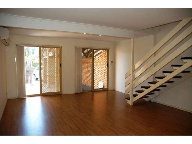 1/9 Eady Avenue, Broadbeach Waters QLD 4218