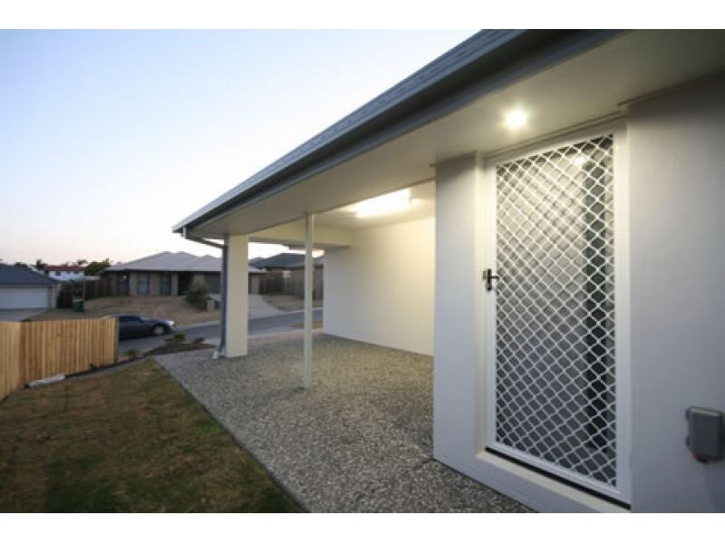 2/15 Wakeham Street, Kallangur QLD 4503