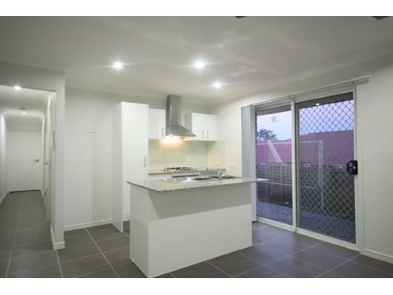 2/15 Wakeham Street, Kallangur QLD 4503