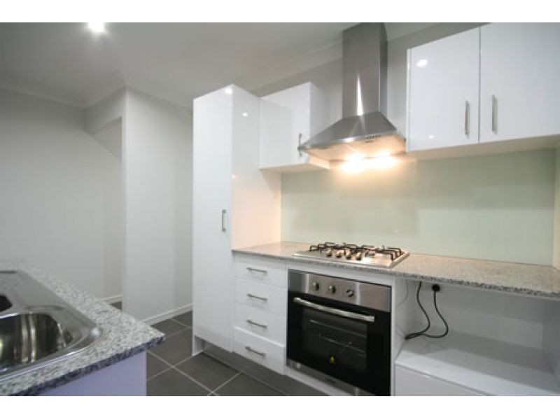 2/15 Wakeham Street, Kallangur QLD 4503