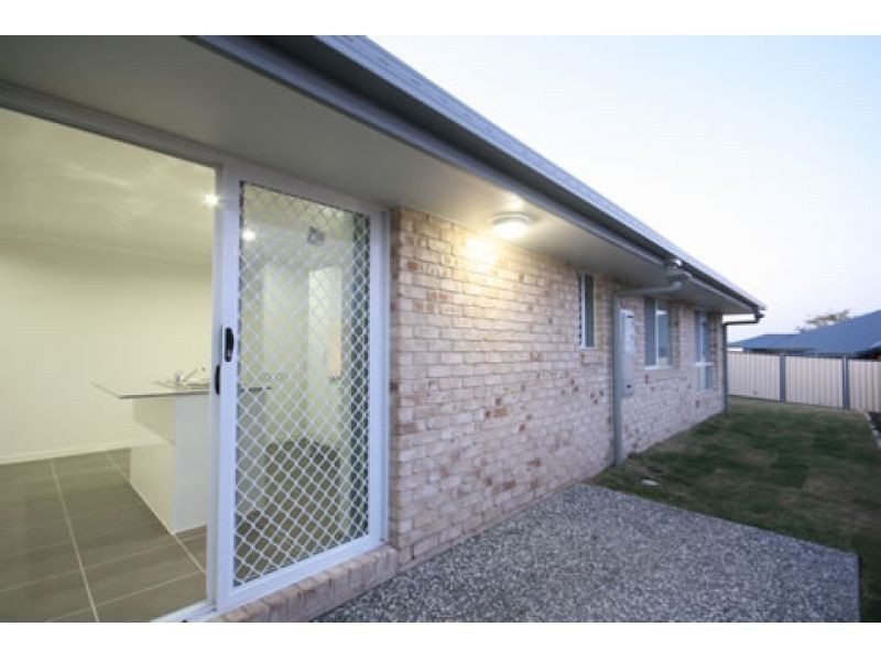 2/15 Wakeham Street, Kallangur QLD 4503