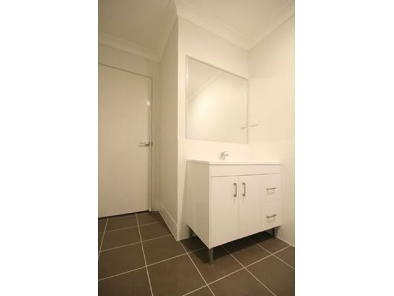 2/15 Wakeham Street, Kallangur QLD 4503