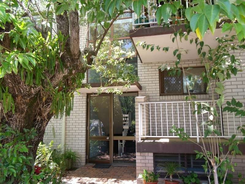 4/1 Waverly Street, Southport QLD 4215