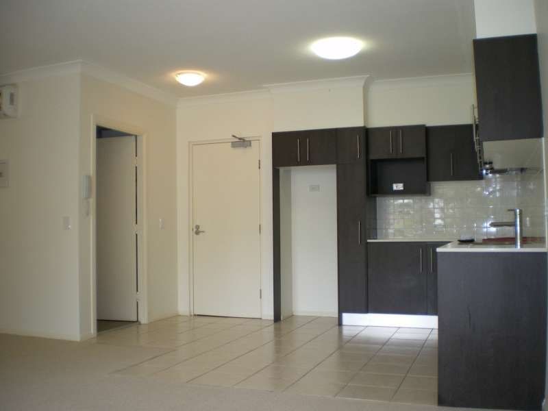 3, 5 Carey Lane, Southport QLD 4215