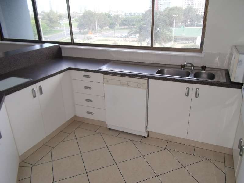 5E Huntington, 10 Marine Parade, Southport QLD 4215