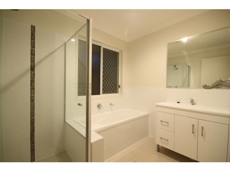 1/4 Gabrielle Court, Kallangur QLD 4503
