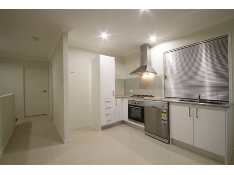 2/4 Gabrielle Court, Kallangur QLD 4503
