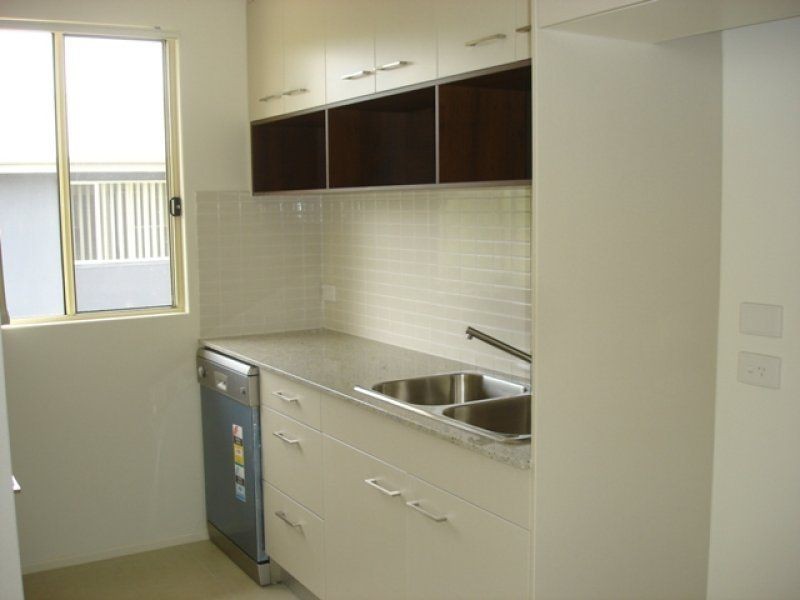 5/4-6 Locke Street, Southport QLD 4215