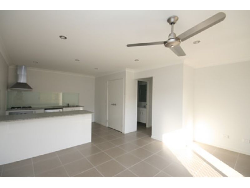 2/1 Lygon Place, Kallangur QLD 4503