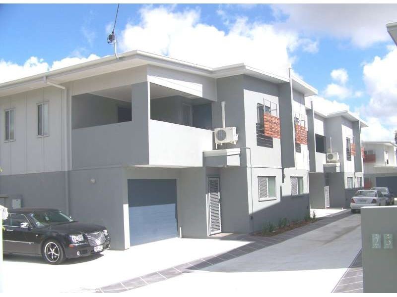 2/27 Grasspan Street, Zillmere QLD 4034