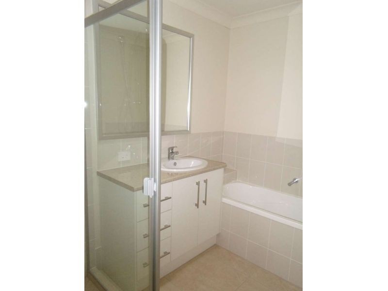 1, 19 Murray Court, Upper Coomera QLD 4209