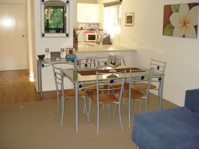 2/4 Stanley Street, Indooroopilly QLD 4068