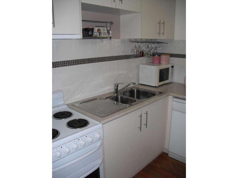 2/4 Stanley Street, Indooroopilly QLD 4068