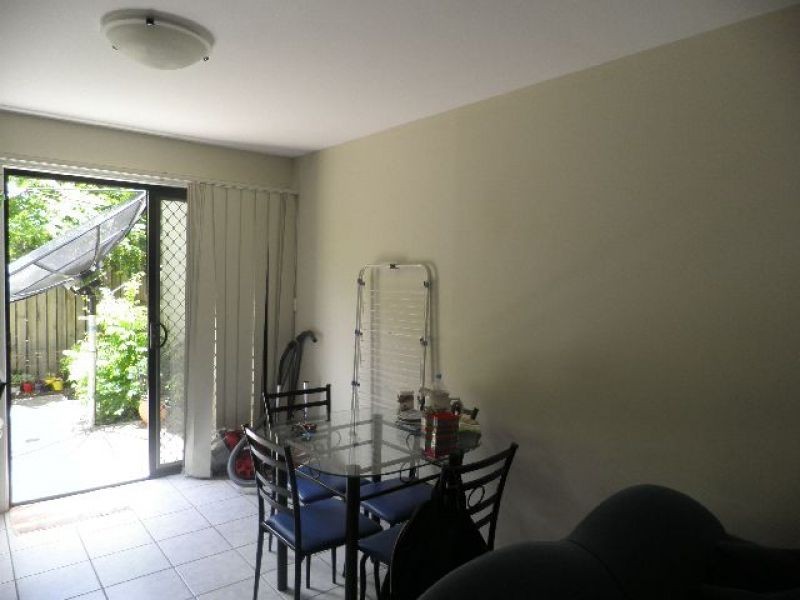 2/20 Robinson Street, Coorparoo QLD 4151