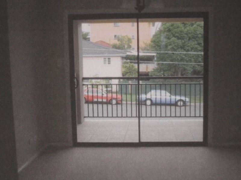 2/20 Robinson Street, Coorparoo QLD 4151