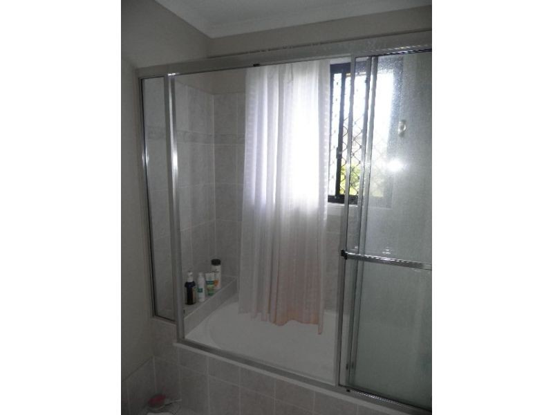 2/20 Robinson Street, Coorparoo QLD 4151