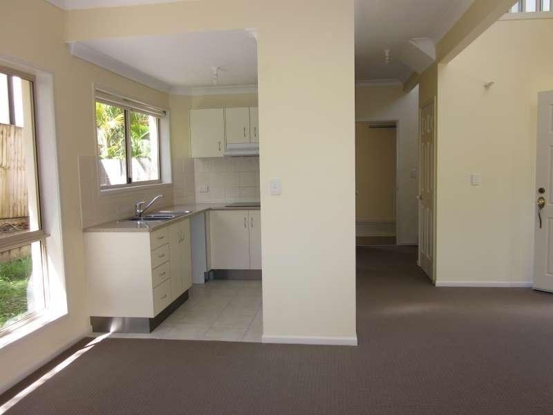 1/40 Warren Street, St Lucia QLD 4067