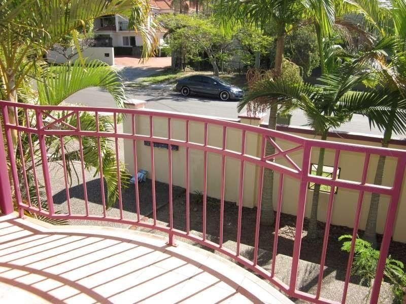 1/40 Warren Street, St Lucia QLD 4067