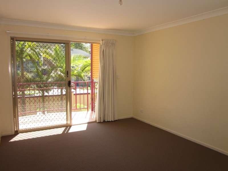 1/40 Warren Street, St Lucia QLD 4067