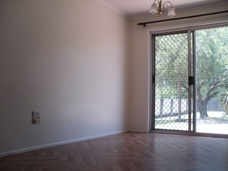 15 Helmet Street, Hillcrest QLD 4118