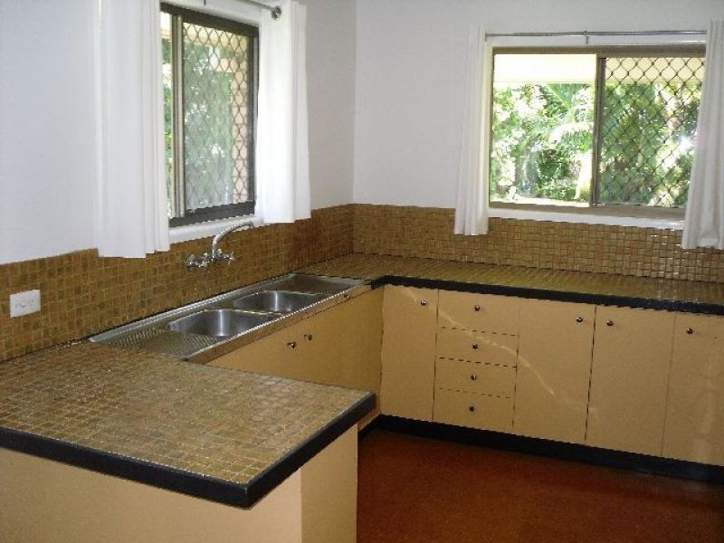 37 Seabreeze Road, Manly QLD 4179