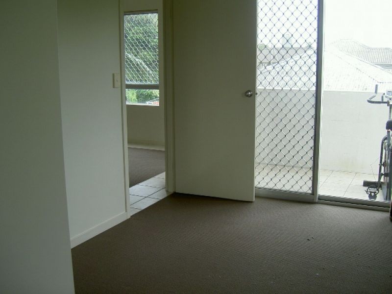 9/18-22 Parker Street, Labrador QLD 4215