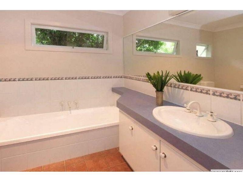 8 Gray Street, Red Hill QLD 4059