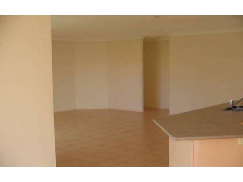 12 Bristol Place, Arundel QLD 4214