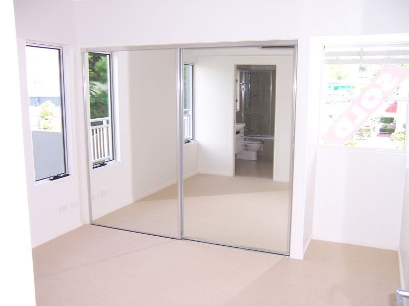 3/8 Underhill Avenue, Indooroopilly QLD 4068