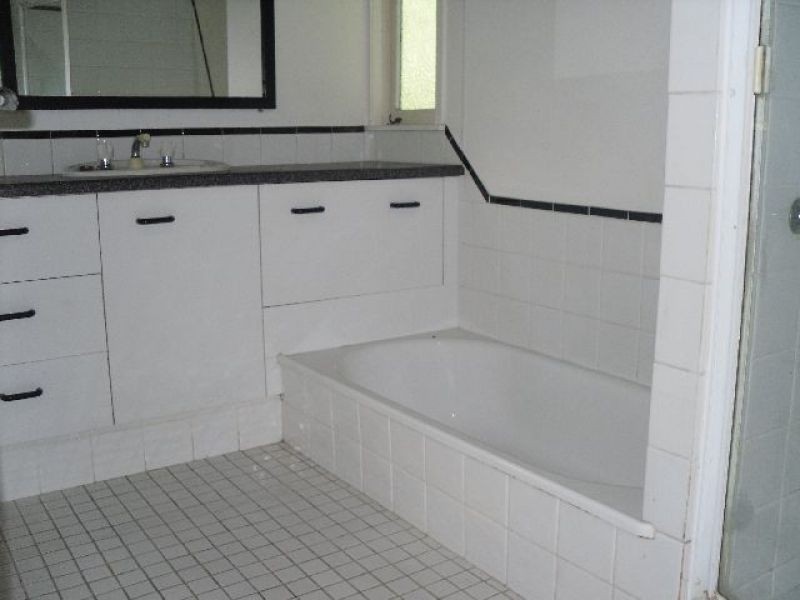 68 Brookfield Road, Kenmore QLD 4069