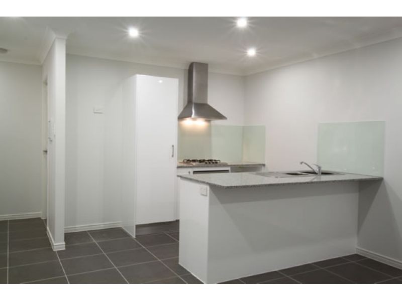 2, 14 Homeland Crescent, Warner QLD 4500