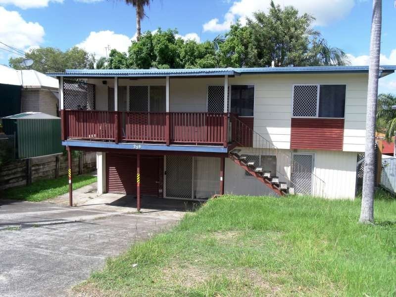 256 Government Road, Labrador QLD 4215